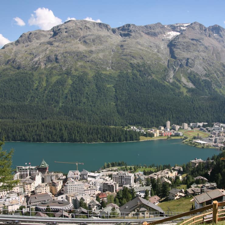 A Saint-Moritz, un appartement de vacances haut de gamme coûte au minimum 22'300 francs par mètre carré (archives).