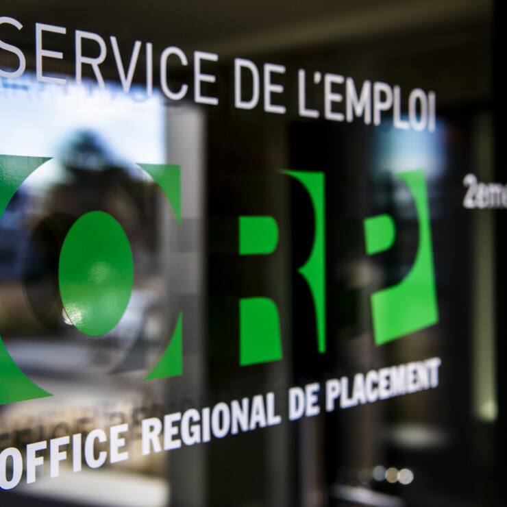 En mai, le nombre de chômeurs a tout de même bondi de 21,3% sur un an ou de 22'479 personnes .