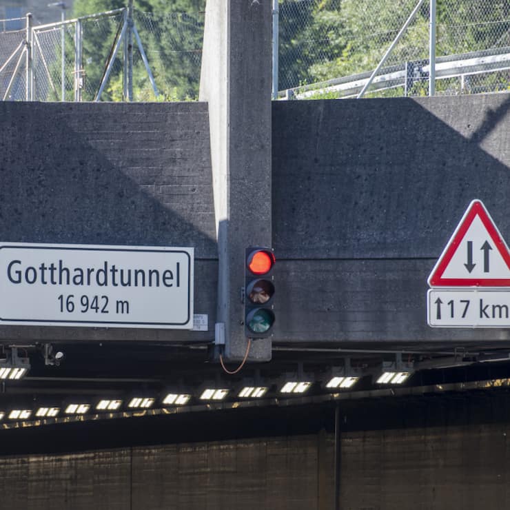 Depuis environ 13h00, le tunnel routier du Gothard est fermé. Les travaux de remise en état sont en cours (archives).