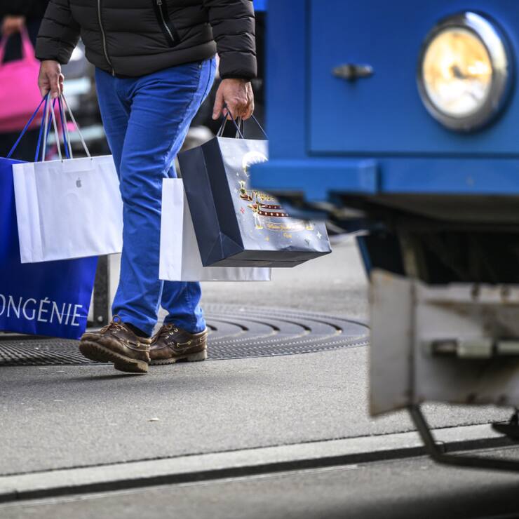En Suisse, le climat de consommation s'est quelque peu détendu en mai. Les ménages ont gagné en sérénité quant à leur situation financière. (archives)