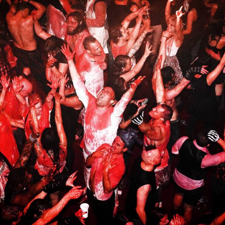 De Soulce, dans le Jura, le millier de ravers s'est dirigé en convoi vers Malleray, à une vingtaine de kilomètres de là (Photo prétexte).