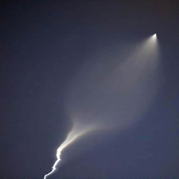 Un missile tiré par l'Iran illumine le ciel israélien.