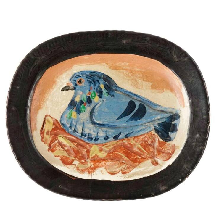 Ce plat nommé "Pigeon couvant" fait partie des céramiques de Picasso vendues à Genève. (Piguet Hôtel des ventes, Genève)