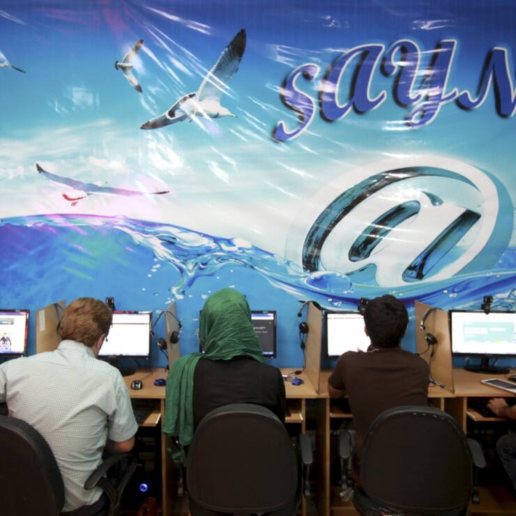 Un internet-café à Téhéran: une photo prise en 2013. Aujourd'hui, le pouvoir a rétabli internet partiellement après deux jours de coupure.