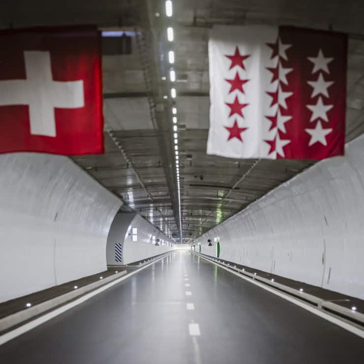 Long de 7,5 kilomètres, le contournement sud de Viège se compose principalement du tunnel d'Eyholz (4,25 kilomètres) et du tunnel de Viège (2,7 kilomètres).