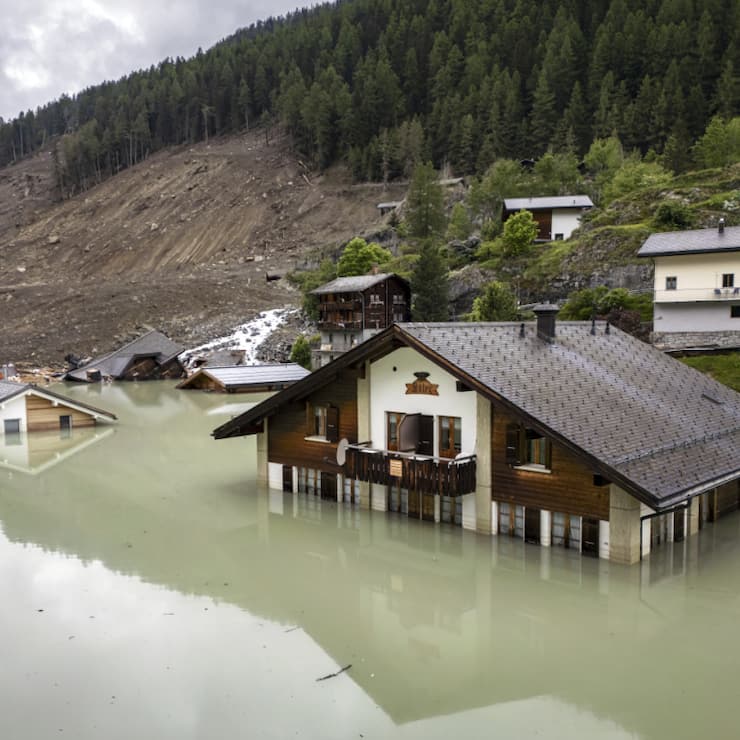 La Suisse a connu une accumulation d&#8217;événements naturels au cours des dix dernières années, selon Helvetia (ici le village de Blatten, archives).