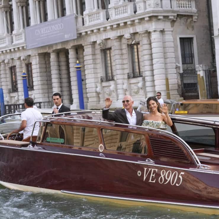 Déjà mariés civilement aux Etats-Unis, Jeff Bezos, 61 ans, et Lauren Sanchez, 55 ans, échangeront alliances et voeux sur l'île San Giorgio Maggiore.