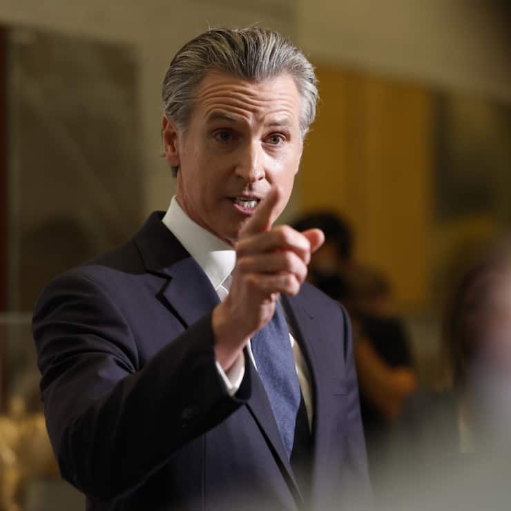 Gavin Newsom réclame 787 millions de dollars à Fox News, le montant faramineux que la chaîne a payé pour s'éviter un procès en diffamation avec le fabricant de machines Dominion Voting Systems, qu'elle a accusé d'avoir contribué à truquer la présidentielle de 2020 (archives).