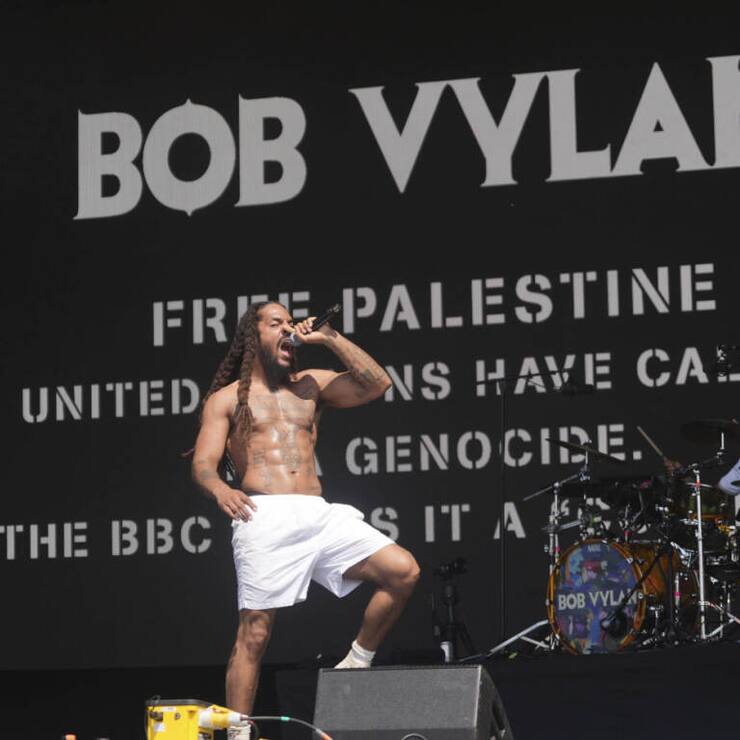 La police britannique a ouvert une enquête lundi suite aux propos des rappeurs de Bob Vylan lors de leur prestation au festival de Glastonbury (archives).