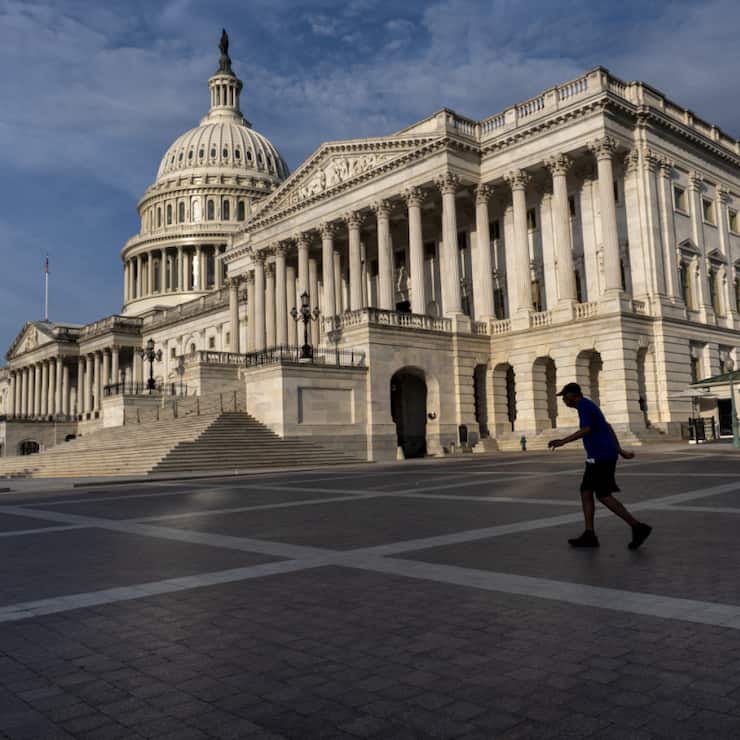 Le Sénat américain a adopté de justesse l'énorme projet de loi budgétaire de Donald Trump.