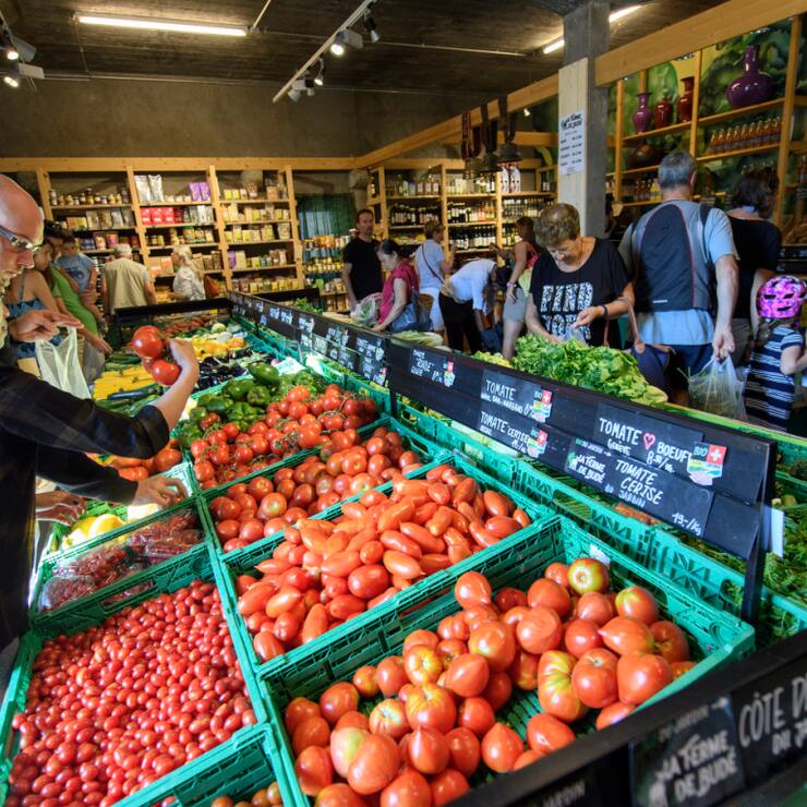 Certaines denrées alimentaires, comme les fruits et légumes (10,7%), ont vu leurs prix s'envoler sur un an. (archive)