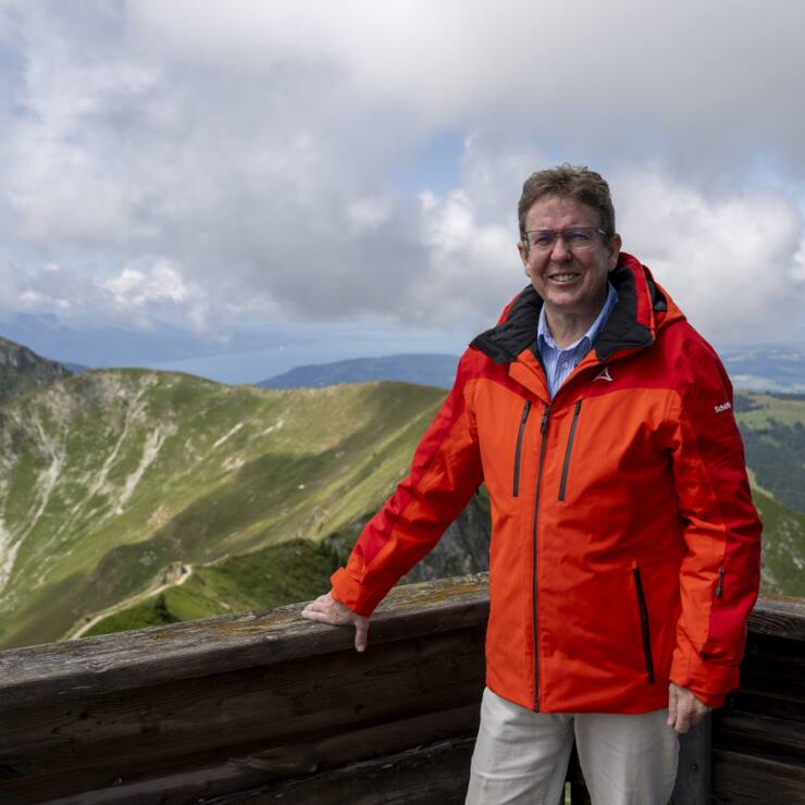 Les énergies renouvelables - installations hydroélectriques, installations solaires alpines et éoliennes - progressent "trop lentement" aux yeux d'Albert Rösti.