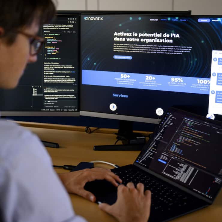 Les métiers de l'informatique souffrent particulièrement, avec une chute de l'emploi de 31% au premier semestre en raison du "ralentissement de l'économie, l'automatisation et l'utilisation croissante de l'IA", sleon Adecco. (archives)