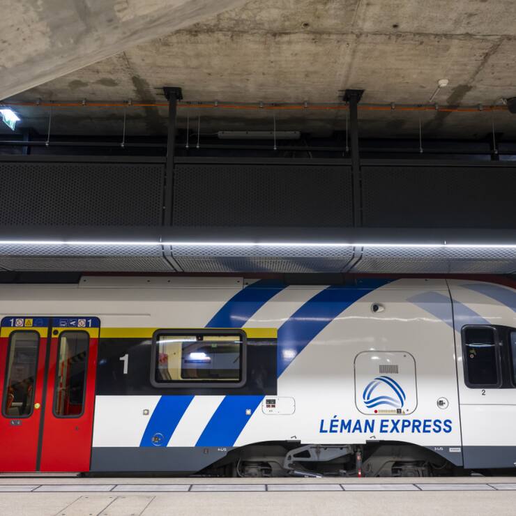 L'offre en transports publics dans le Grand Genève doit mieux répondre aux besoins par un élargissement des horaires du Léman Express, estiment les associations Transports et environnement (ATE) et Rail Dauphiné Savoie Léman (ARDSL).