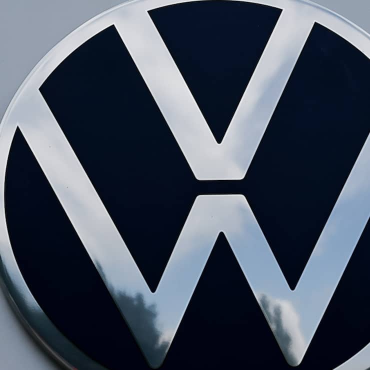 Volkswagen, le groupe aux dix marques automobiles (VW, Skoda, Porsche, Seat...) et premier constructeur européen, a dégagé un bénéfice de 2,3 milliards d'euros, en chute de 36,3% sur un an entre avril et juin (archives).