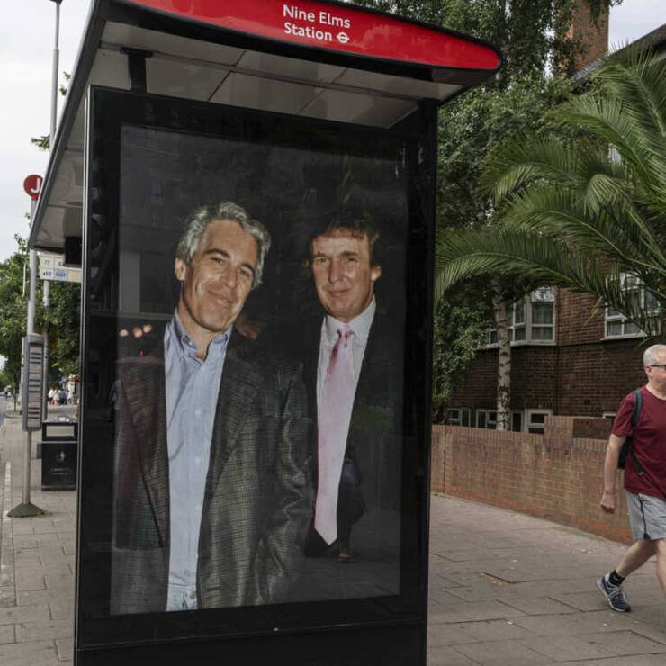 De vraies images montrant Jeffrey Epstein et Donald Trump côte à côte existent (archives).