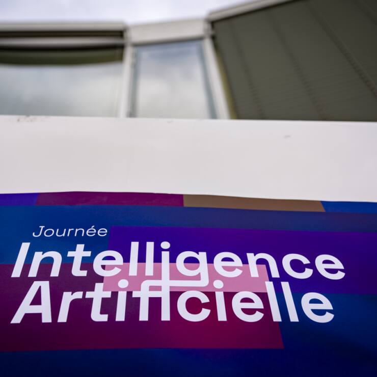 Avant de les partager et les mettre en vente sur la Toile, l'adolescent a modifié à l'aide de l'IA les photos de ses camarades de classe nus (Photo d'illustration).