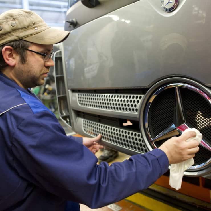 Le chiffre d'affaires de Mercedes a baissé de près de 10%, à 33,15 milliards d'euros, plombé par une diminution des livraisons des voitures de 9% dans le monde. (archive)