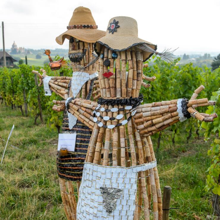 L'intelligence artificielle pourrait bientôt leur faire concurrence : des épouvantails lors d'un concours à Denens, dans le canton de Vaud, en 2015. (photo d'archives)