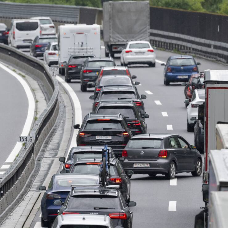 Un embouteillage s'étend sur plusieurs kilomètres samedi matin au portail nord du tunnel du Gothard (Archives).