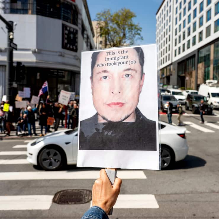 La rémunération d'Elon Musk fait l'objet d'une bataille judiciaire depuis des années aux Etats-Unis. Ici, une manifestation contre le patron de Tesla à San Francisco. (archive)