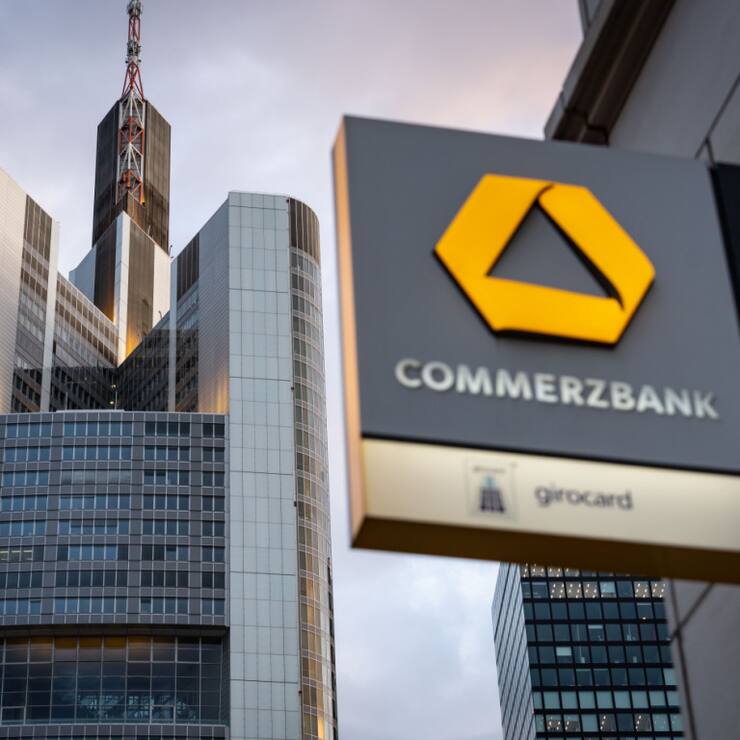 Commerzbank a relevé ses objectifs annuels après avoir affiché un résultat opérationnel record après six mois  à 2,4 milliards d'euros (archives).