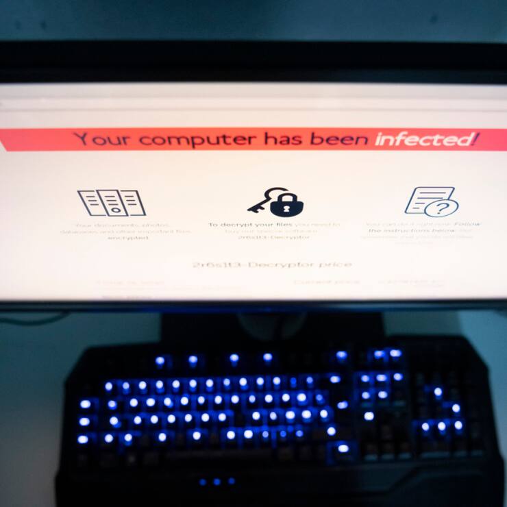 La justice zurichoise traduit un hacker en justice. Il a participé à des attaques contre dix entreprises. (Image symbolique)