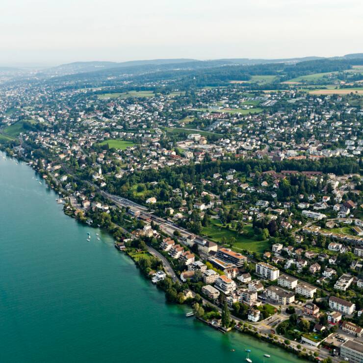 La région de Zurich a été la seule à enregistrer une hausse sensible des prix des maisons. Ici, la côte dorée zurichoise près de Herrliberg. (archive)