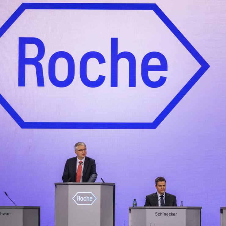 Roche et son président du conseil d'administration Severin Schwan (à gauche) sont en contact avec la Confédération (archives).