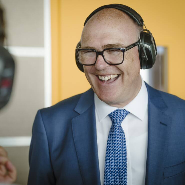 Le Conseiller fédéral Martin Pfister se dit ouvert à acheter davantage d'armement aux Etats-Unis.