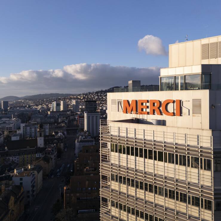 Le géant orange a grimé le logo sur son siège zurichois pour l'occasion. (archive)