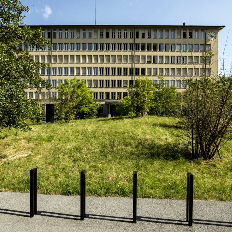 La caisse maladie KLuG est sise à Zoug dans l'ancien bâtiment administratif de Landis et Gyr, dont elle était autrefois la caisse maladie d'entreprise (archives).