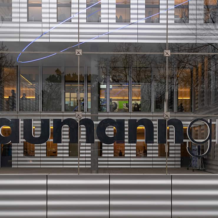 Le groupe bâlois reconduit ses prévisions pour l'année malgré l'impact des droits de douane et s'attend à un chiffre d'affaires plus élevé en 2025. La direction vise une marge de l'Ebit supérieure de 30 à 60 points de base à la valeur de 26,7% enregistrée en 2024.