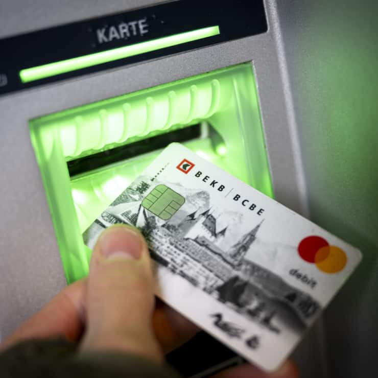 Pour 2025 dans sa globalité, l'établissement bernois souligne une situation économique mondiale qui "apporte son lot d'incertitudes", sans donner de précisions chiffrées. "La persistance des taux bas et la volatilité élevée des marchés financiers donneront du fil à retordre dans les mois à venir."