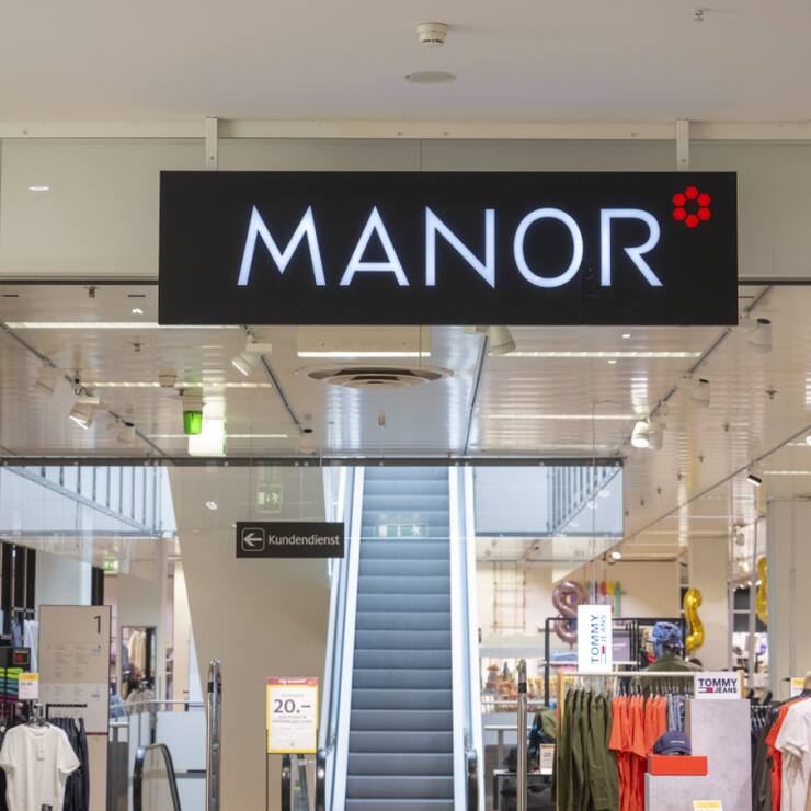 La Suisse romande ne sera pas non plus totalement épargnée, Manor prévoyant de louer la surface du supermarché de Morges à Migros dès le milieu de l'an prochain. Le cas échéant, les collaborateurs se verront proposer un reclassement à l'interne dans la région.
