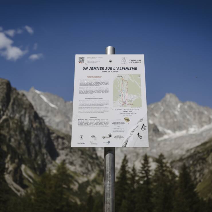 Le parcours s'étend sur 3 km, pour une balade d'environ une heure à la découverte de huit panneaux, au départ de l'Office du tourisme de la Fouly. L'itinéraire est praticable de juin à octobre.
