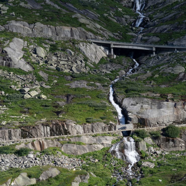 Le Col du Grimsel reste accessible via la Furka et le Haut-Valais. (Photo d'archive de la route du Grimsel).