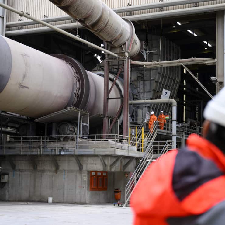 La production a reculé de 0,4% en comparaison annuelle tandis que les chiffres d'affaires ont diminué de 1,2%, selon les résultats provisoires de l'Office fédéral de la statistique (OFS) publiés lundi.