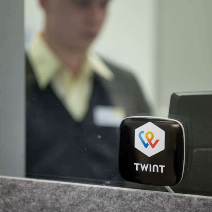 Environ 81% des magasins acceptent le moyen de paiement avec Twint et 84% des boutiques en ligne font de même. (archives)