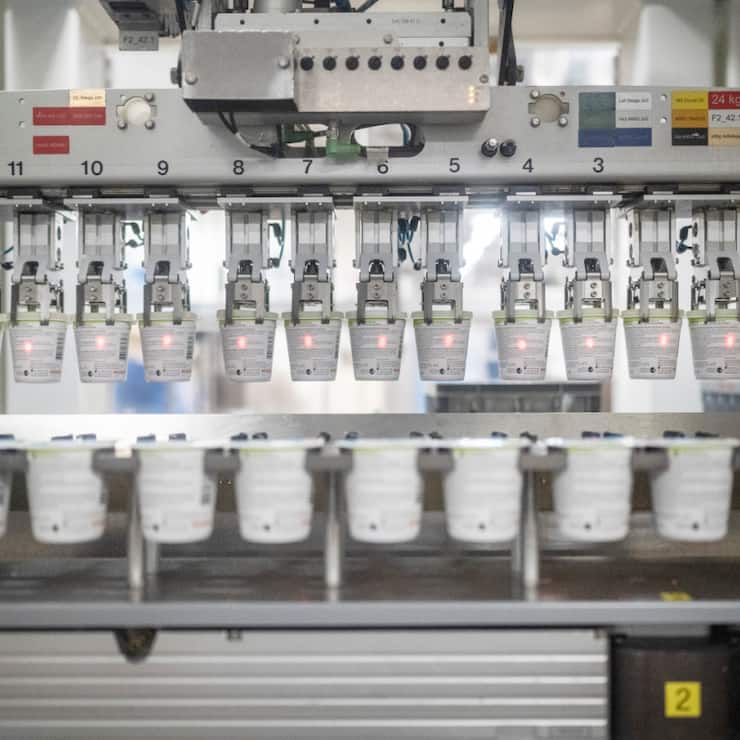 La direction revoit sa croissance organique à la hausse, visant désormais une augmentation de 2,0 à 3,0%, contre 1,5 à 2,5% auparavant. Elle laisse sa prévision d'Ebit inchangée de 330 à 350 millions de francs, tout comme celle de la marge bénéficiaire nette attendue entre 4,8 à 5,3%.