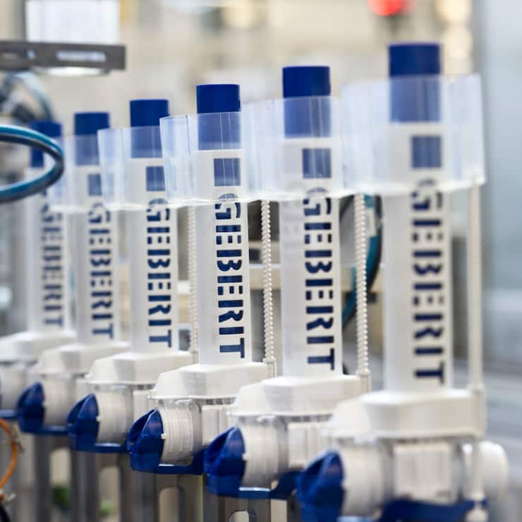 La direction plafonne désormais dans le bas de la fourchette de 4 à 6% son ambition de croissance sur l'ensemble de l'année. La marge Ebitda doit, elle, s'établir autour de 29%, contre 28 à 03% au dernier pointage.