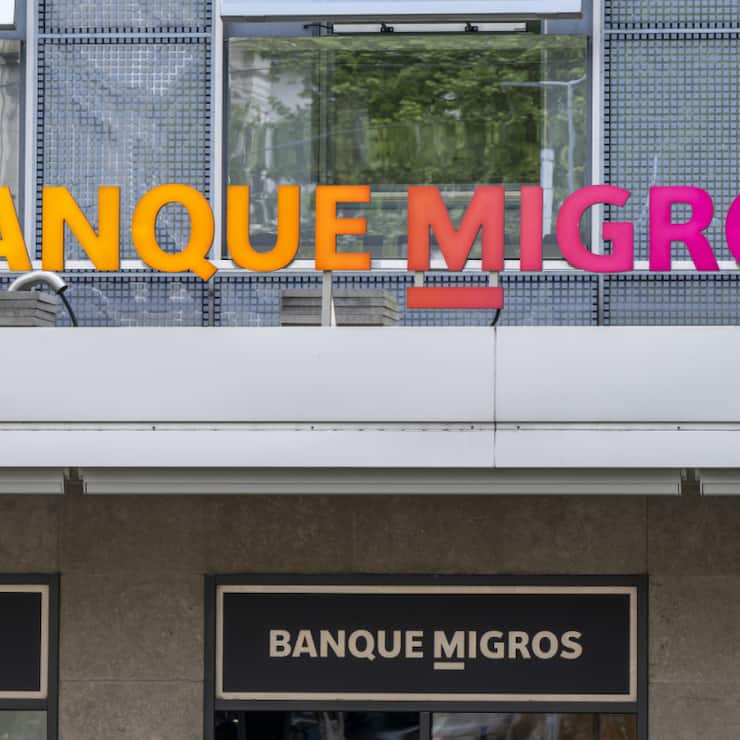 La Banque Migros attribue l'accès de faiblesse semestriel à la baisse des taux d'intérêts. Les charges d'exploitation ont toutefois aussi pris l'ascenseur. (archives)