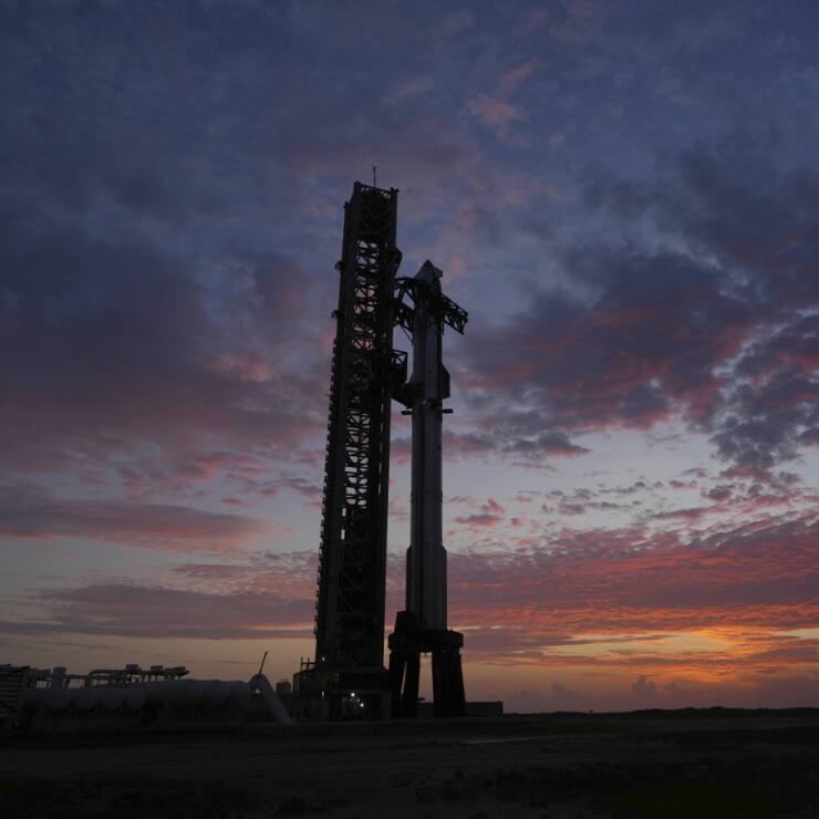 La super fusée Starship photographiée peu avant son décollage au Texas, mardi.