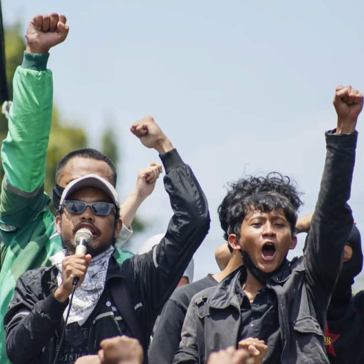 De nombreuses manifestations ont éclaté en Indonésie après la mort d'un chauffeur de taxi-moto, écrasé par un véhicule de police.