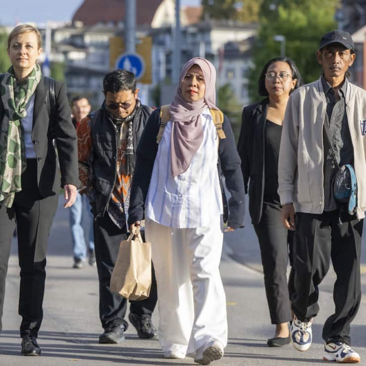 Selon l'avocate (à gauche) des quatre plaignants (à droite), le traitement de la plainte de ses clients par la Cour civile zougoise de première instance ne constituerait qu'une "simple routine".