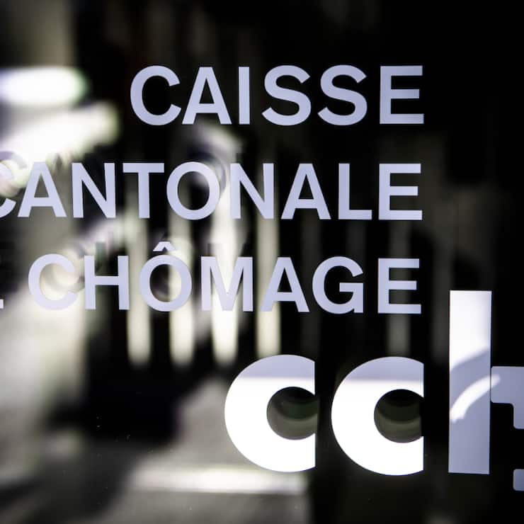 Le taux de chômage a augmenté d'une dizaine de points de base (pb) en août, à 2,8%. Ici, un logo de l'agence de la Caisse cantonale de chomage (CCh). (archive)