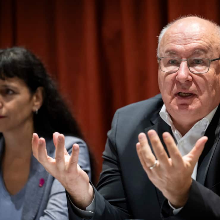 La présidente d'Unia Vania Alleva et le président de l'Union syndicale suisse Pierre-Yves Maillard étaient notamment présents jeudi à Berne pour présenter les revendications salariales de la faîtière.