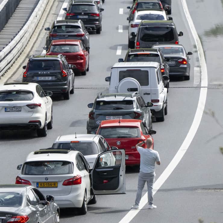 Des élus des cantons d'Uri et du Tessin veulent introduire une taxe de transit pour lutter contre les embouteillages au tunnel du Gothard (image d'illustration).