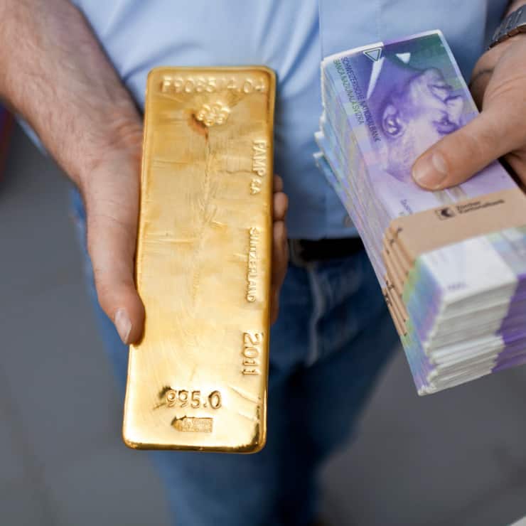 Traditionnelle valeur refuge en période de troubles, le prix du métal jaune monte d'autant plus vite que se dévalue le dollar US, monnaie dans laquelle il est libellé. (archive)