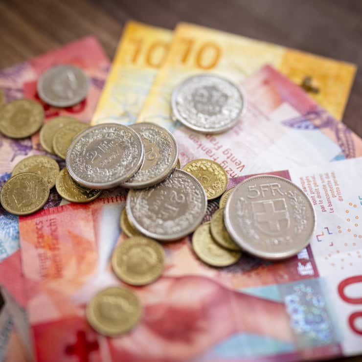 Les économistes d'UBS tablent toujours une croissance du PIB de 1,3% en 2025 et de 0,9% en 2026, corrigée de l'effet des grands événements sportifs. L'inflation devrait pratiquement restée stable cette année (+0,2%), tandis qu'elle devrait légèrement progresser en 2026 (+0,5%).